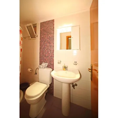 Apartment And Thomas 1 *